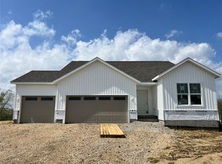 7408 Country Ridge Dr NW, Cedar Rapids, IA 52405