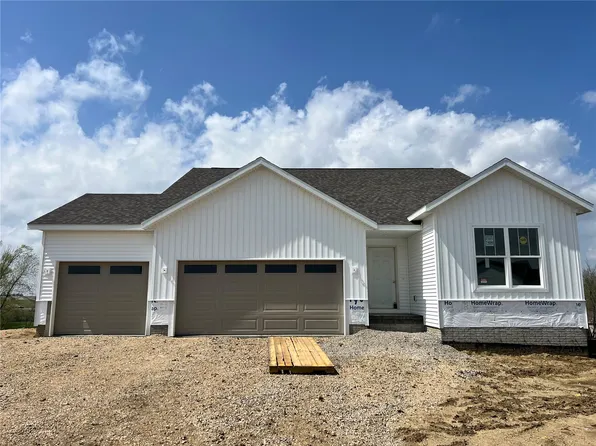 7408 Country Ridge Dr NW, Cedar Rapids, IA 52405