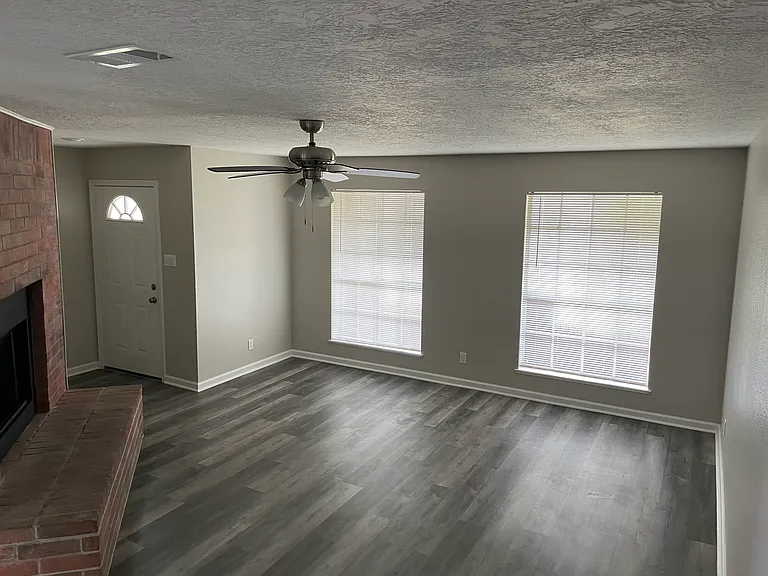 N Willow Dr — Photo 8