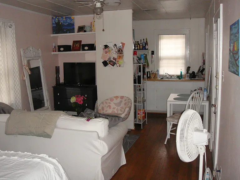 922 W Johnson St #203 — Photo 3