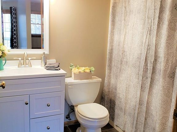 5th image of 431 Leah Ln #2