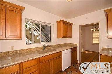 3rd image of 11263 Camarillo St