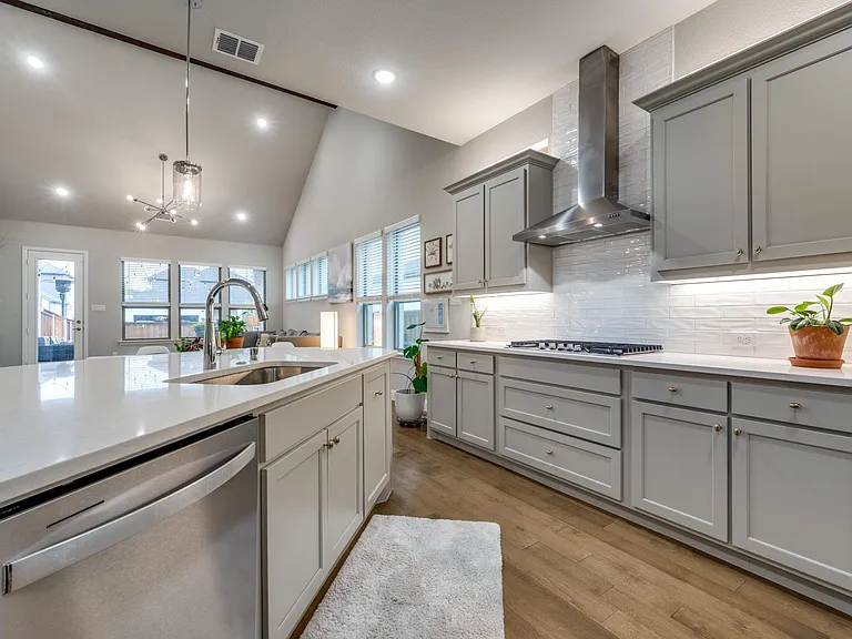 13474 Chalet Ave — Photo 10