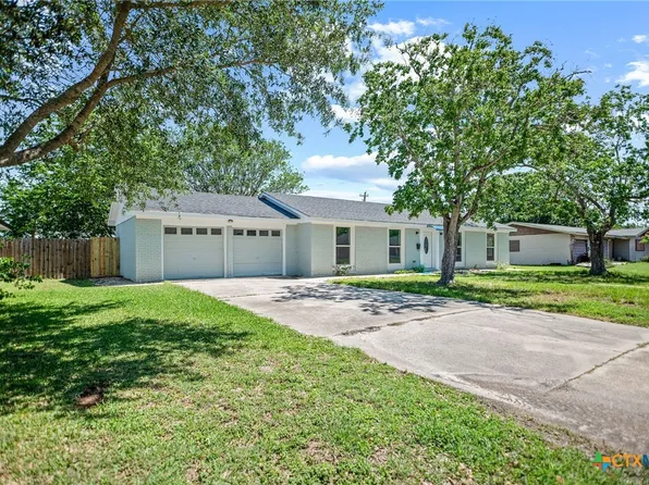 210 Travis St, Port Lavaca, TX 77979
