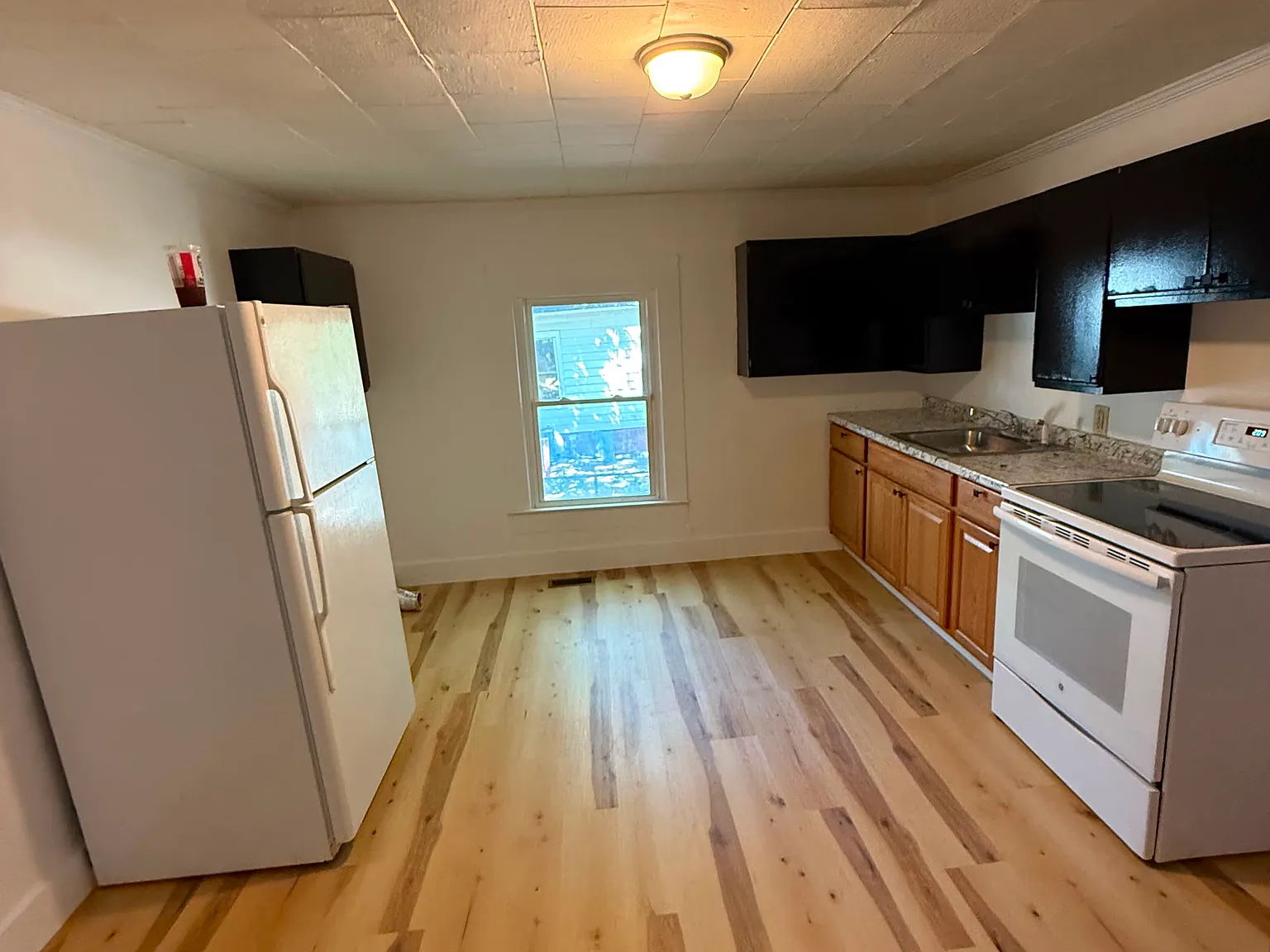 2 bed, 800 sqft, $1,000 — Photo 2