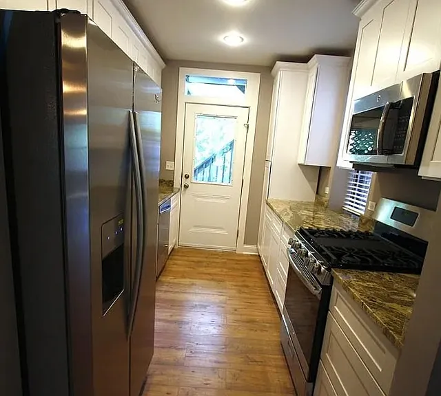 1120 W Addison St #3 — Photo 4