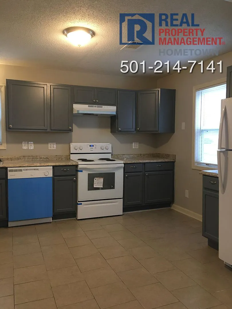 Half Off First Months Rent! 3-Bedroom 2-Bath Home In Downtown Benton! — Photo 4