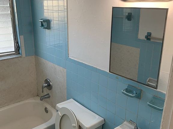 4th image of 127 SW 16th Ave #12