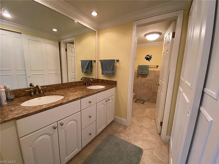 555 Park Shore Dr #B-407 — Photo 22