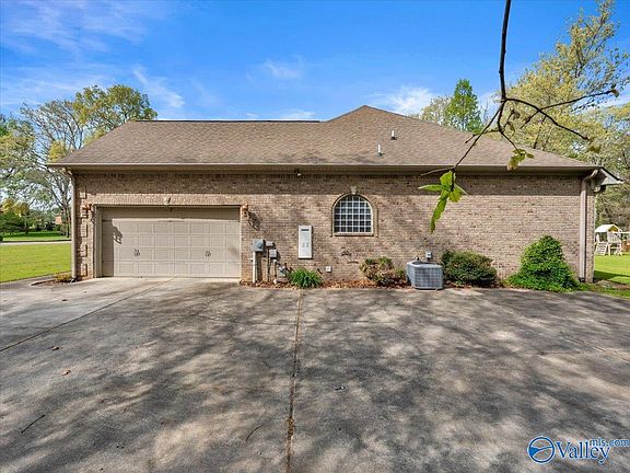 5th image of 11266 Maggie Lou Dr