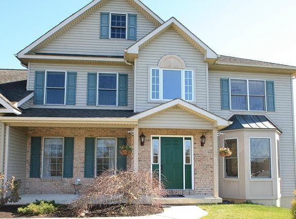 3rd image of 2326 Meadowbrook Dr N
