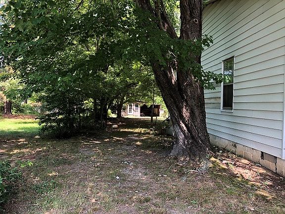 4th image of 607 Franklin St