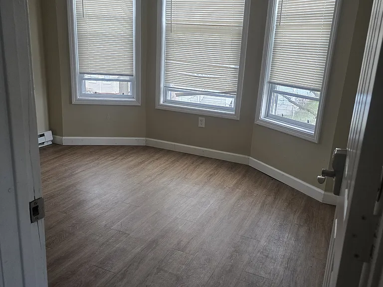 18 Dewitt St — Photo 4