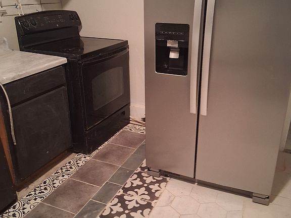 3rd image of 215 Maple St
