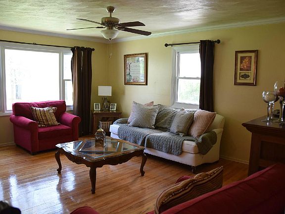 4th image of 118 Breezewood Ln