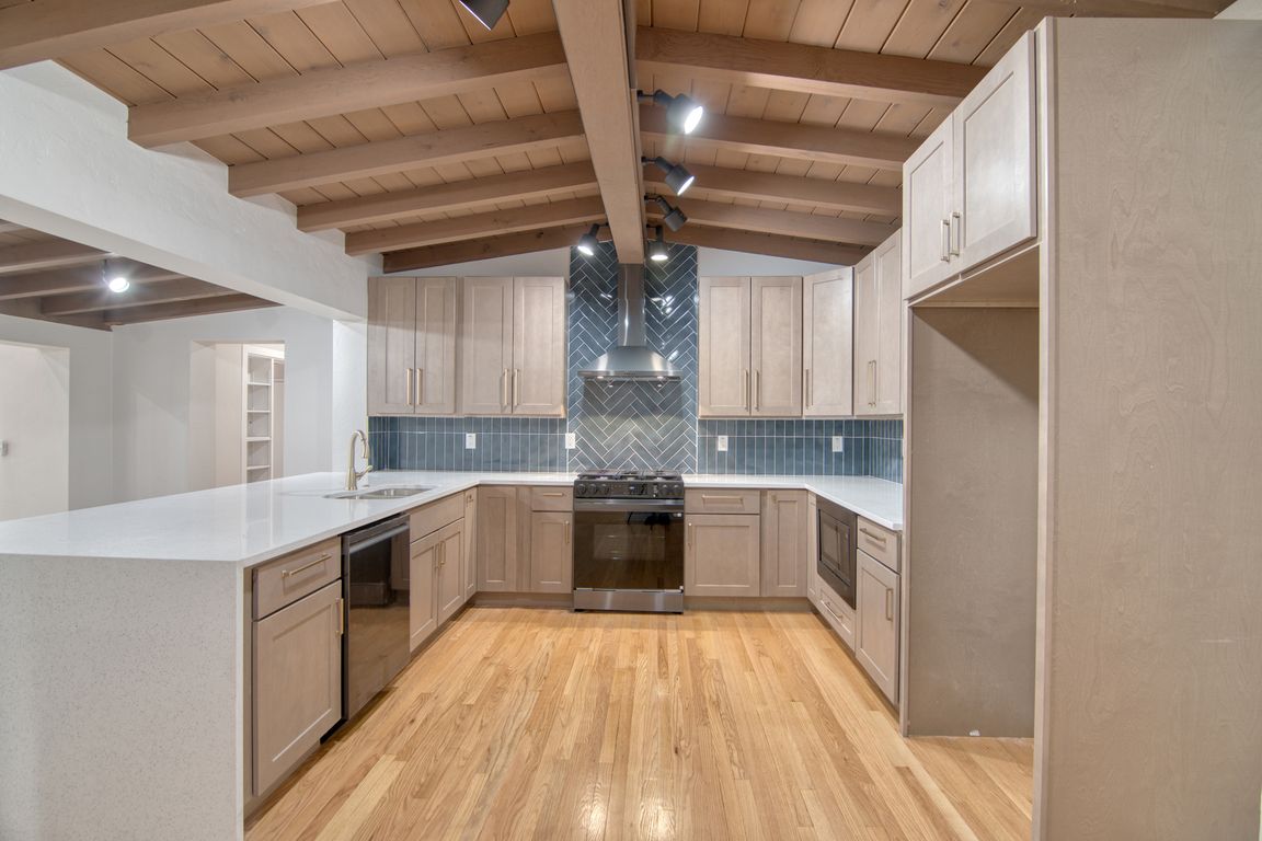 next background image