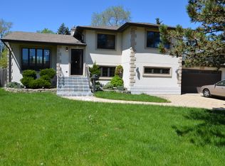 136 Julie Dr, Glenview, IL 60025