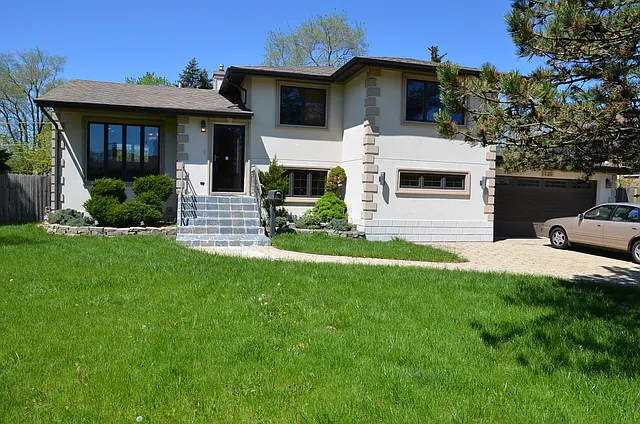 136 Julie Dr photo 1
