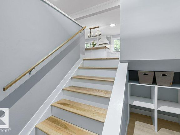 4th image of 73 Linwood Cres