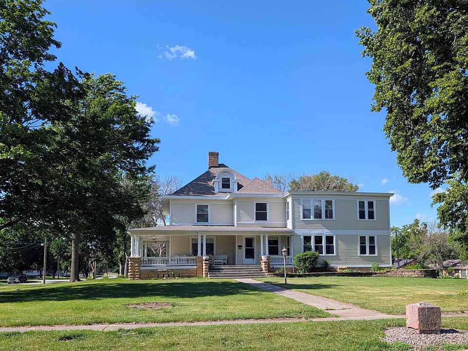 1st image of 611 5th Ave N