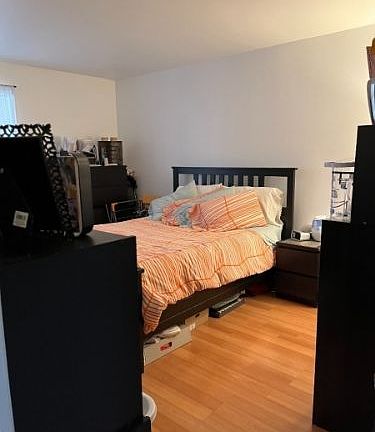 5th image of 511 Clubhouse Ct Unit 4