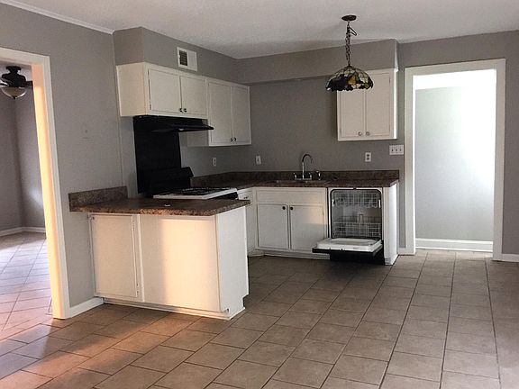 2nd image of 2109 Cresthill Cir