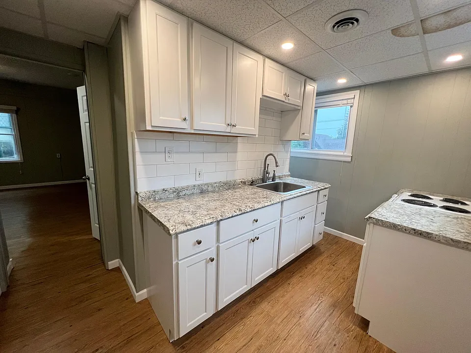 1105 Delaware Ave #5