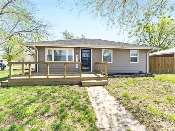 1603 Rush St, Salina, KS 67401
