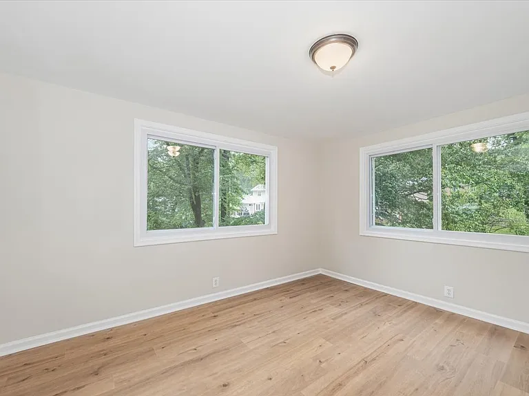8624 Parliament Dr — Photo 30