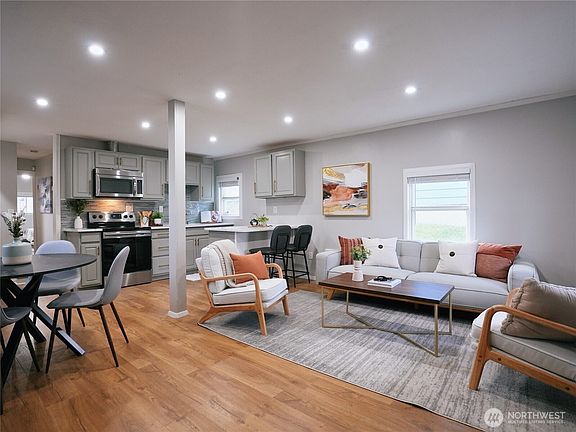 3rd image of 11824 25th Avenue S