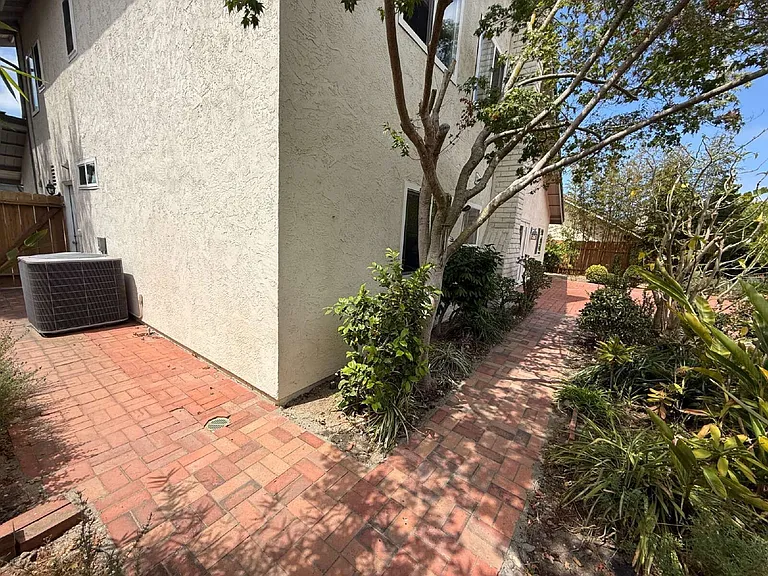 2604 Jacaranda Ave — Photo 28