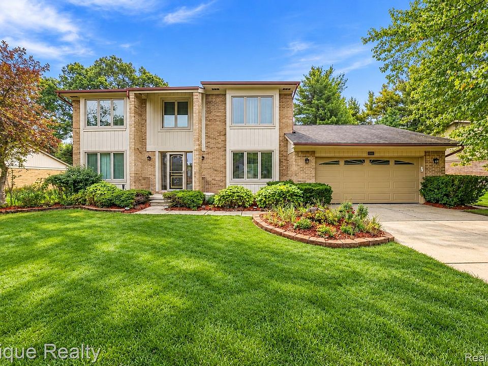 1st image of 33033 Walnut Ln