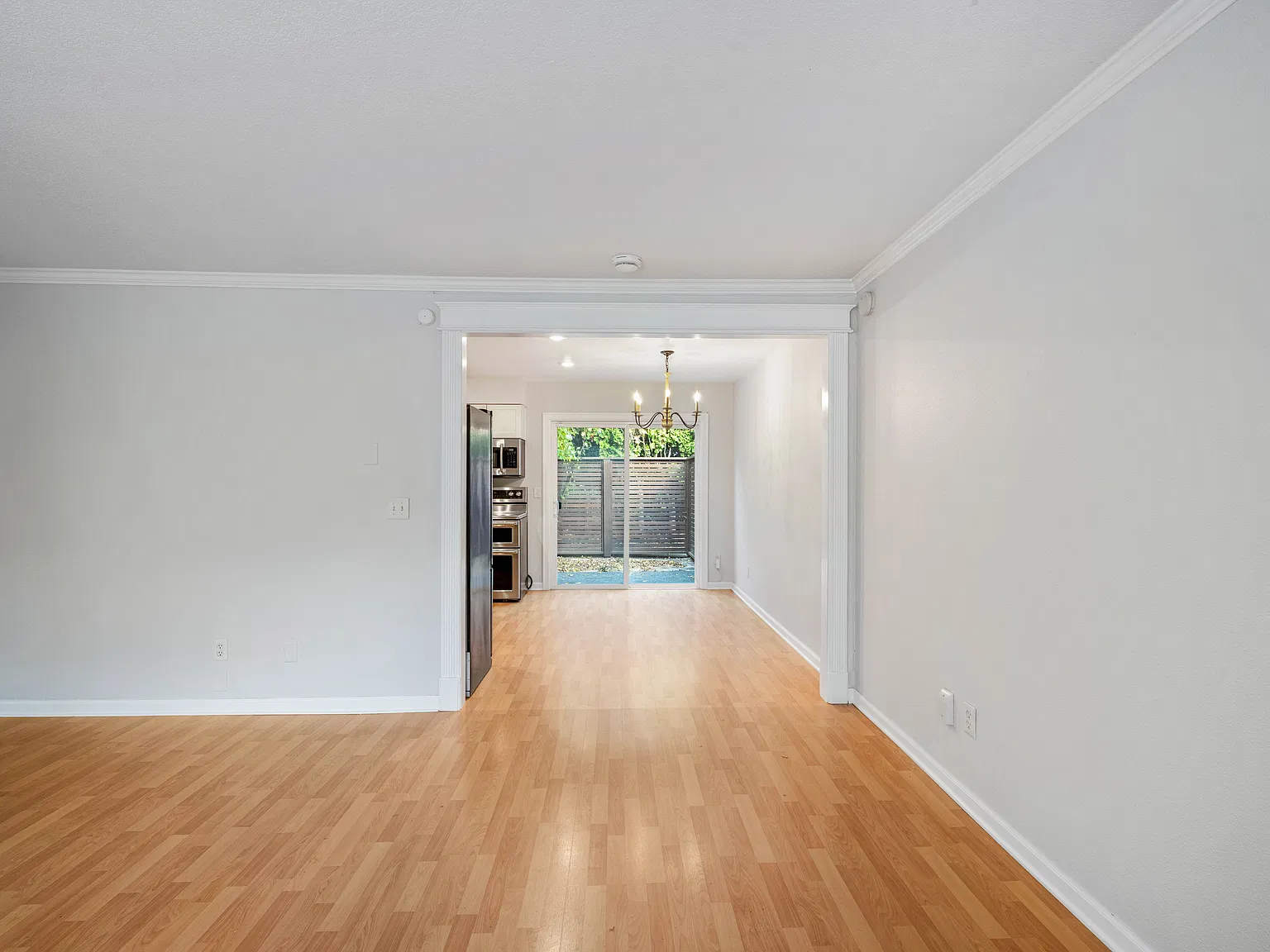 2 bed, 1033 sqft, $2,195 — Photo 3