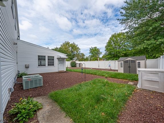 4th image of 62 Pinho Ave