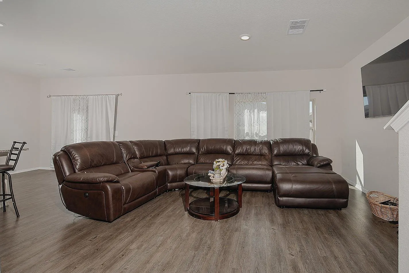 3 bed, 2.5 bath, 1859 sqft, $1,900 — Photo 4