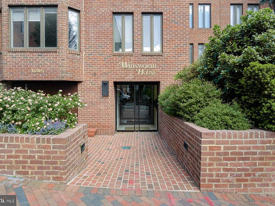 1st image of 1045 31st St NW APT 303