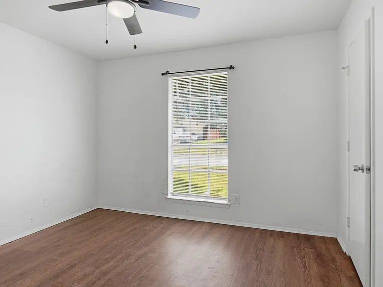 6413 Melinda Ct — Photo 15