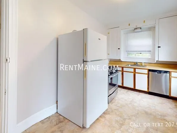 99 Sanford St #B, Bangor, ME 04401