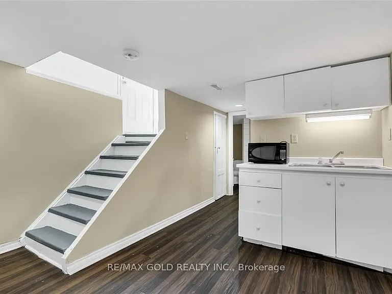 746 King St W — Photo 12
