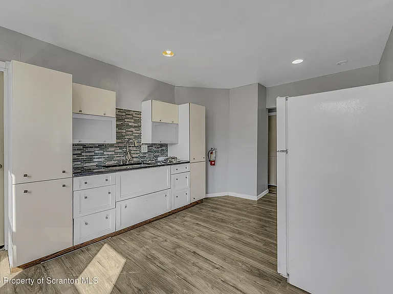 1502 Church Ave — Photo 18