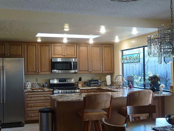 4th image of 570 Woods Dr