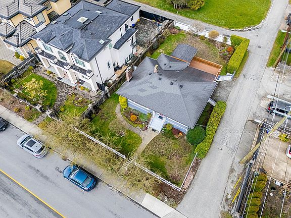 5th image of 4457 Burke St