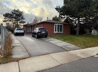 28 Lynmont Rd, Toronto, ON M9V3W8