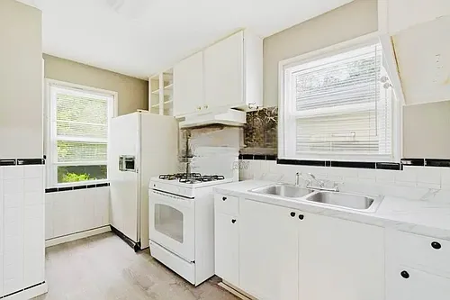242 S Hartnett Ave Photo 1