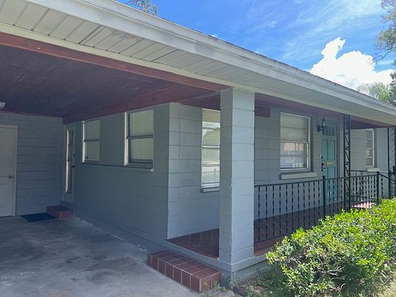3rd image of 625 Hinton Cres