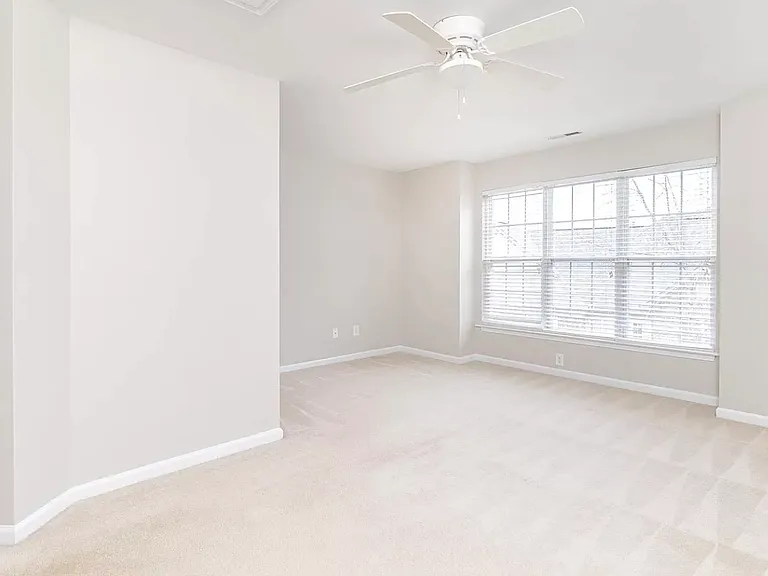 9907 Kedzie Ct — Photo 10