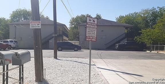 2nd image of 926 Drury Ln #4