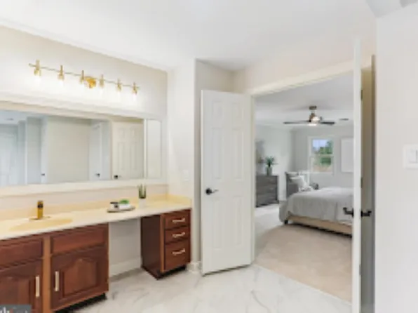 9409 Thornedike Dr #1, Gaithersburg, MD 20882