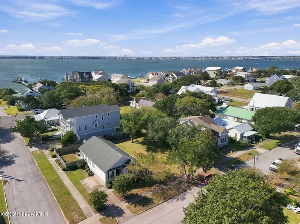 1303 Shepard Street, Morehead City, NC 28557