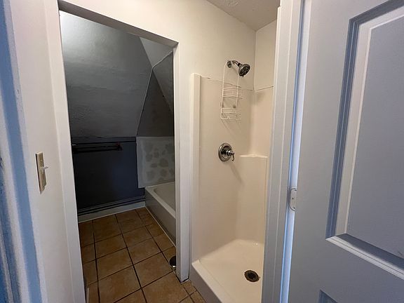 4th image of 430 Shaw St #2